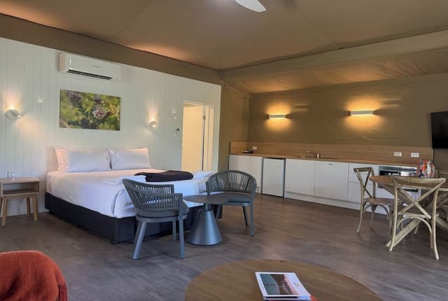 Deluxe Safari Tent - Sleeps 4