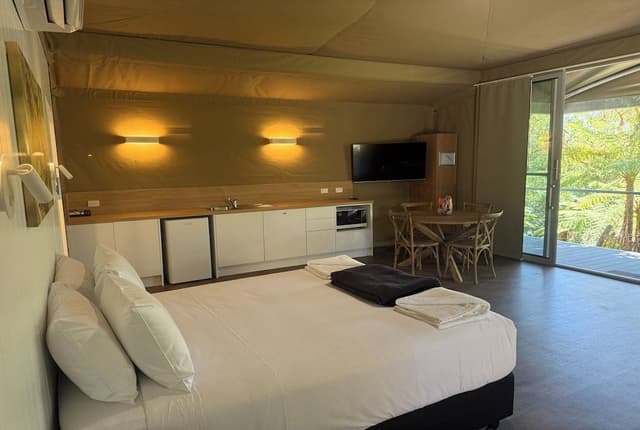 Deluxe Safari Tent - Sleeps 4