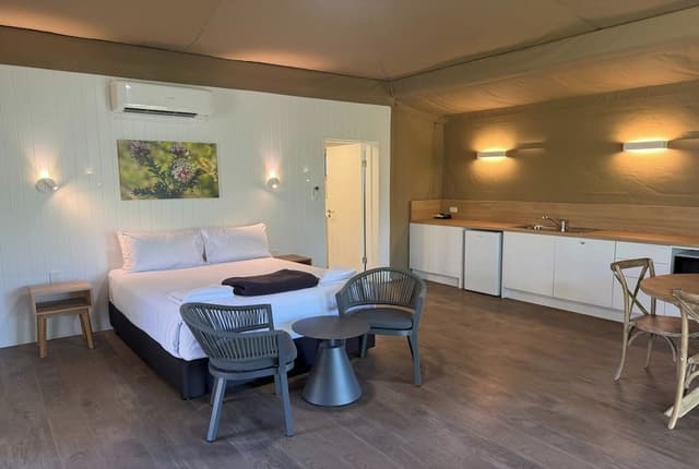 Deluxe Safari Tent - Sleeps 4