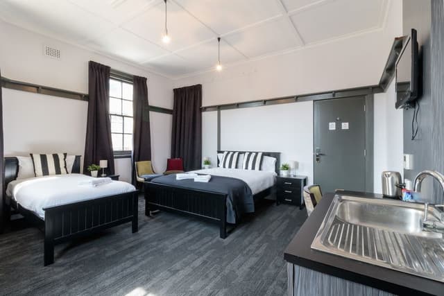 Queen Single Room