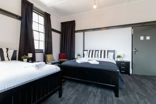 Queen Single Room