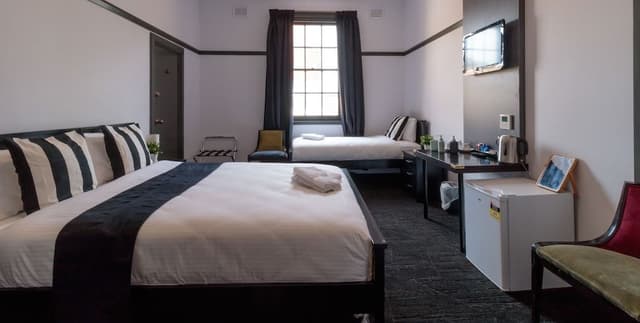 Queen Single Room