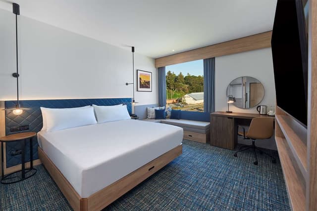 KING GUEST ROOM