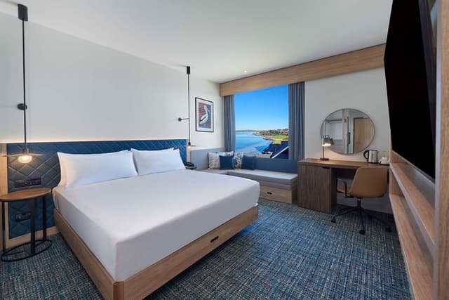 KING GUEST ROOM PARTIAL HARBOUR VIEW