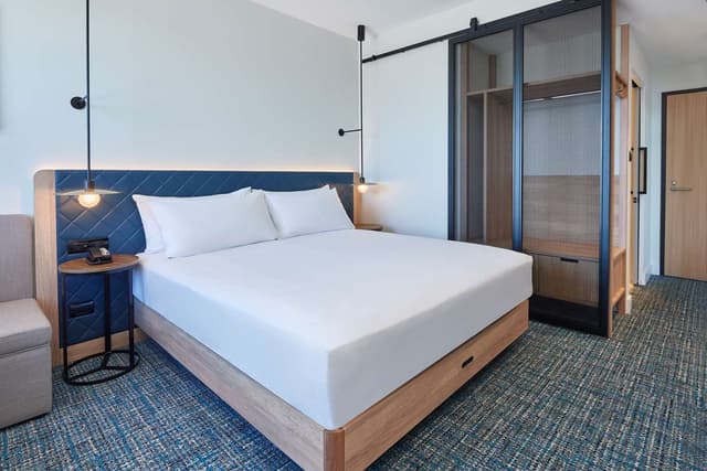 KING GUEST ROOM