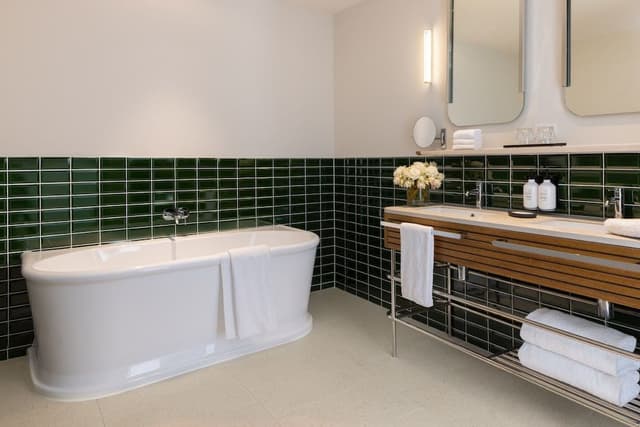 Classic Room, 1 King Bed (Riley Lane Wing)