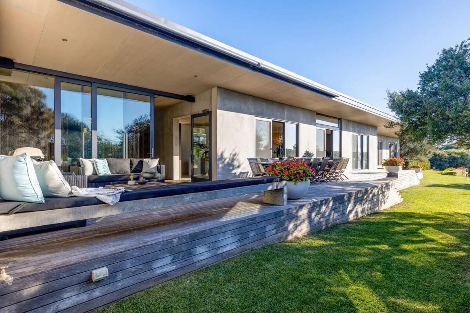 Luxury Portsea Sanctuary Gas Heat Pool Gardens2
