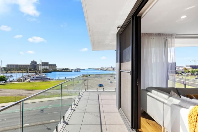 Harbour View Superior, Two Bathroom with Car space