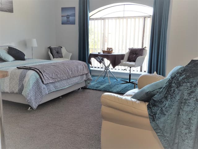 Deluxe Queen Suite
