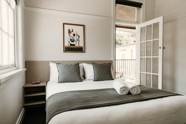 Queen Balcony Room