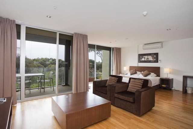 One Bedroom Honeymoon Apartment