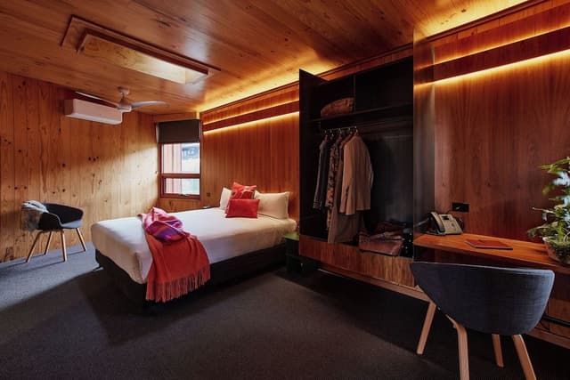 Pavilion Orchard Room