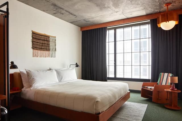 Medium King Room