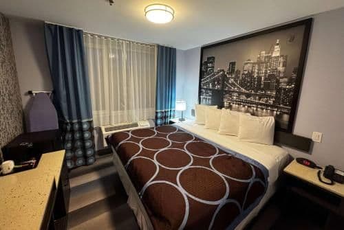 1 King Bed, Mobility Accessible Room, Roll-In Shower, Non-Smoking