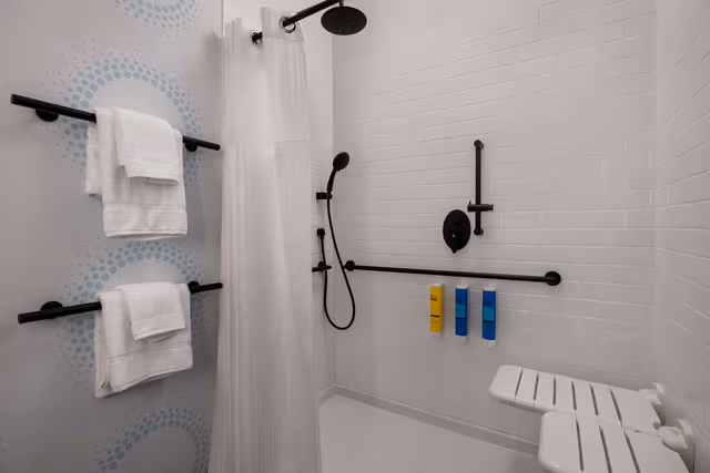 1 KING MOBILITY/HEARING ACC ROLL IN SHOWER