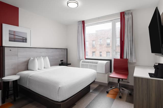 1 Queen Bed, Mobility Accessible Room, Roll-In Shower, Non-Smoking