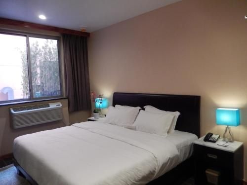 Quality Inn Near Sunset Park2