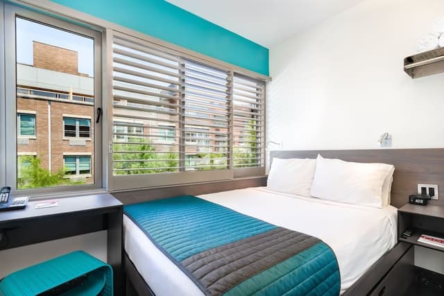 Room, 1 Queen Bed (Pod)