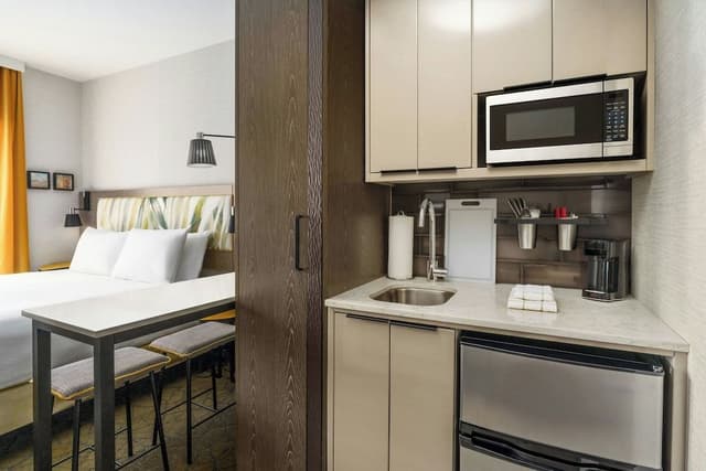 Studio, 1 King Bed, Kitchenette