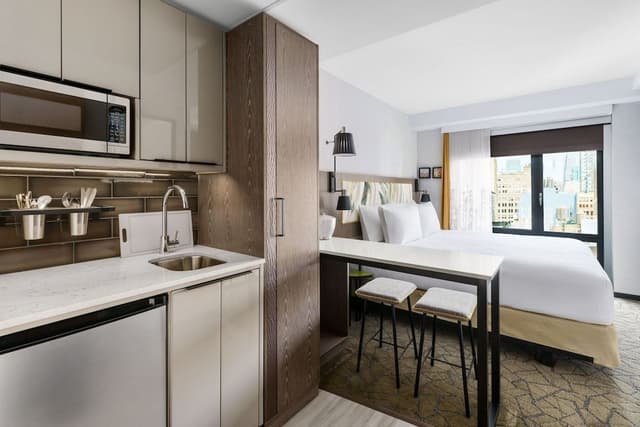 Studio, 1 King Bed, Kitchenette