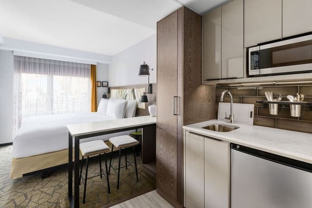 Studio, 1 King Bed, Kitchenette