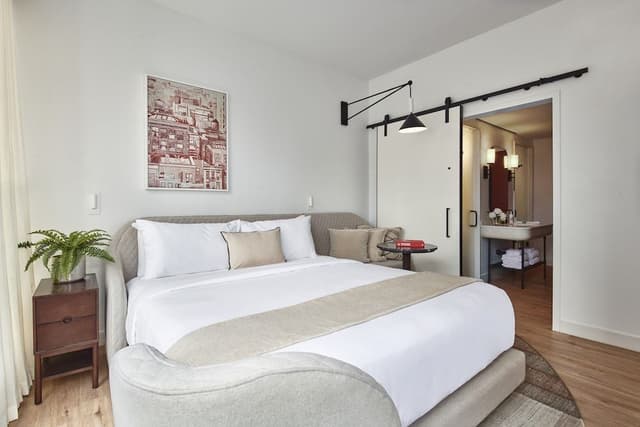 Room, 1 King Bed, Accessible (Chamber King ADA)