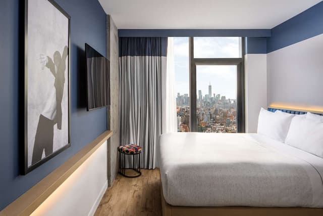 1 KING LANDMARK CITY VIEW HEARING ACCESSIBLE