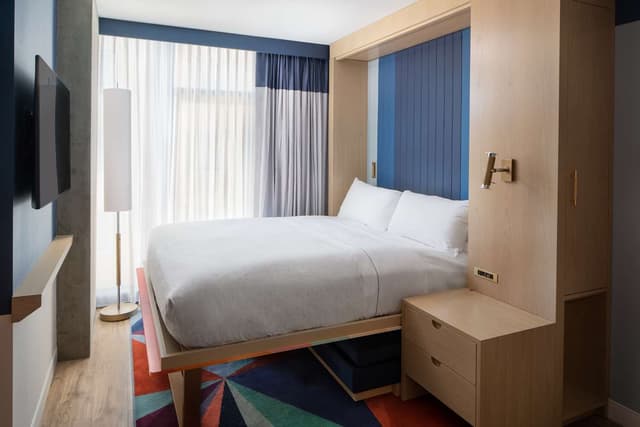 FLEX ROOM WITH WALL BED