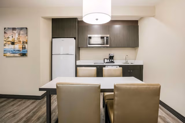 Suite - 1 King 2 Queen Beds - Non Smoking