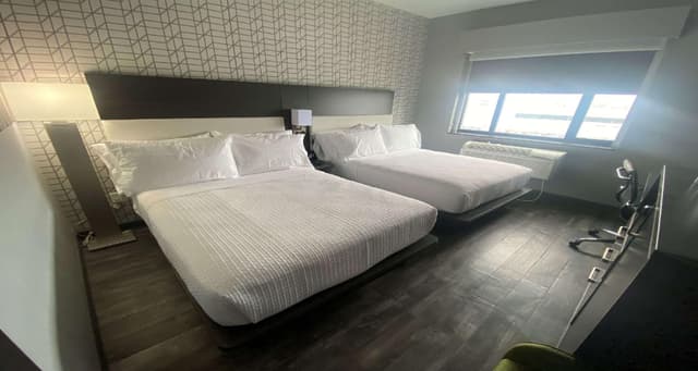 2 Double Beds Smoking