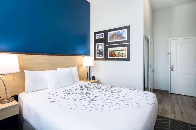 1 King Bed, Mobility Accessible Room, Non-Smoking