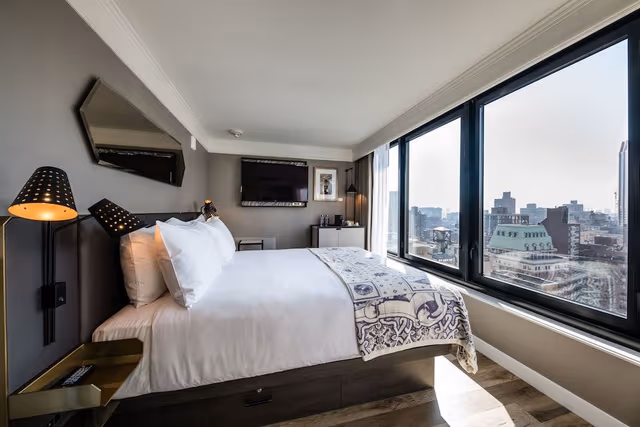 Room, Balcony