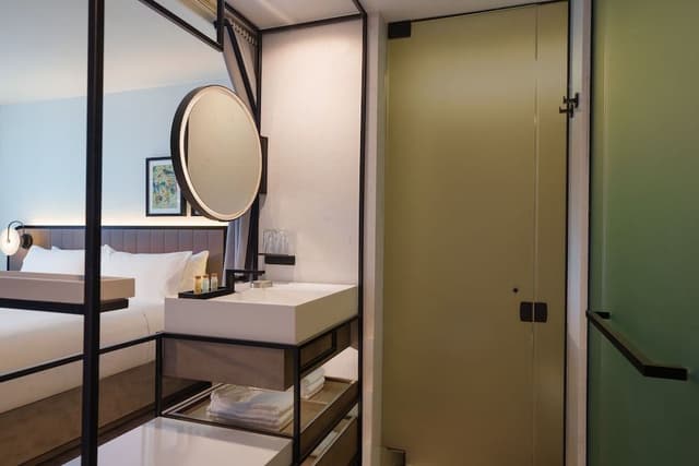 Standard Room, 1 King Bed (Hearing Accessible)