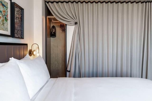 Standard Room, 1 King Bed (Hearing Accessible)
