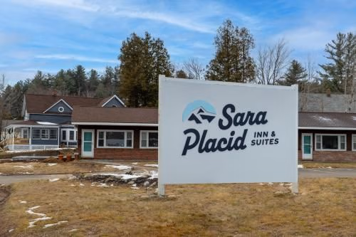 Sara Placid Inn and Suites0
