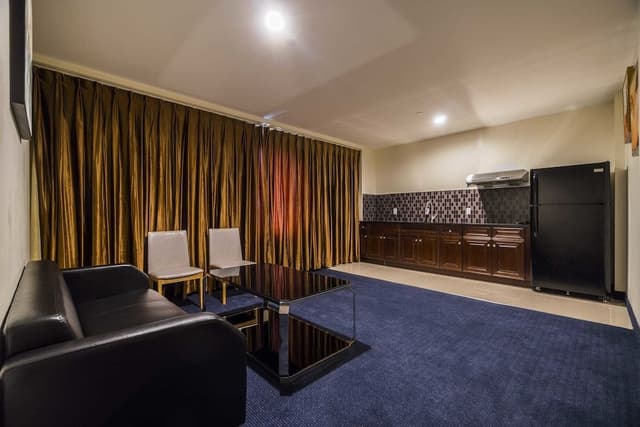Family Suite, 2 Queen Beds, Kitchenette