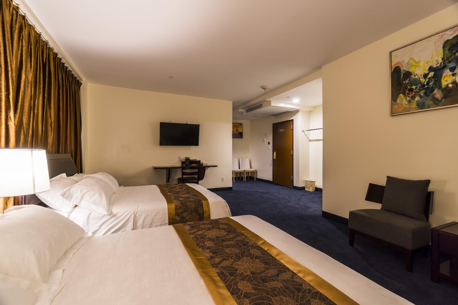 จอห์น โฮเต็ล (John Hotel)4