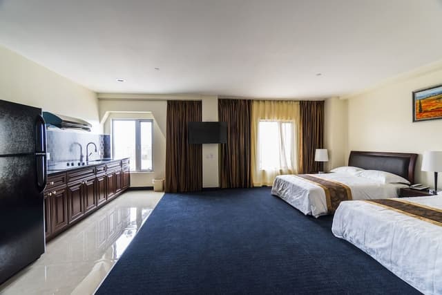 Family Studio, 2 Queen Beds, Kitchenette