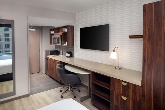 1 QUEEN CITY VIEW STUDIO SUITE