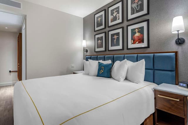 1 KING BED PREMIUM CITY VIEW