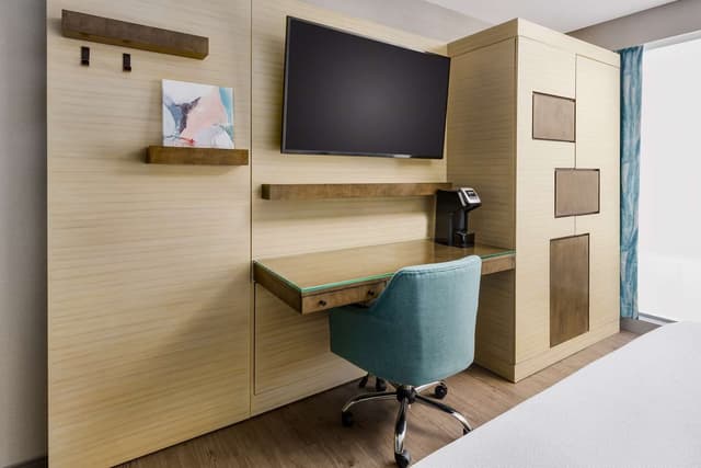 2 DOUBLE BEDS