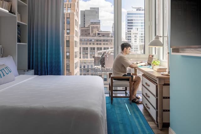 Deluxe Room, 1 King Bed (Floors 15th-23rd)