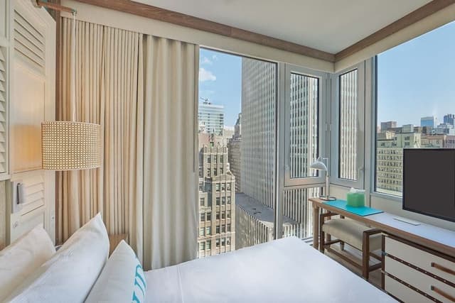 Deluxe Room, 1 King Bed (Floors 15th-23rd)