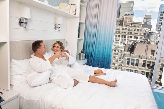 Deluxe Room, 1 King Bed (Floors 15th-23rd)