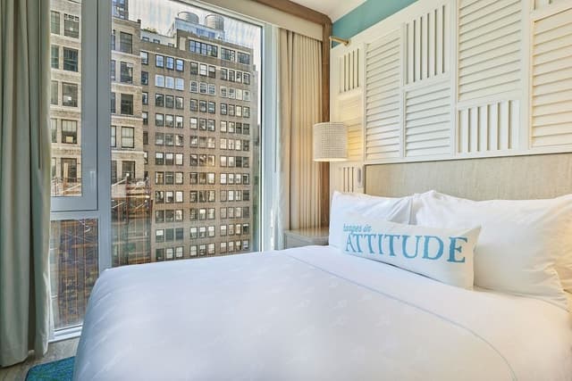 Deluxe Room, 1 King Bed, Hearing Accessible (Floors 15th-23rd)
