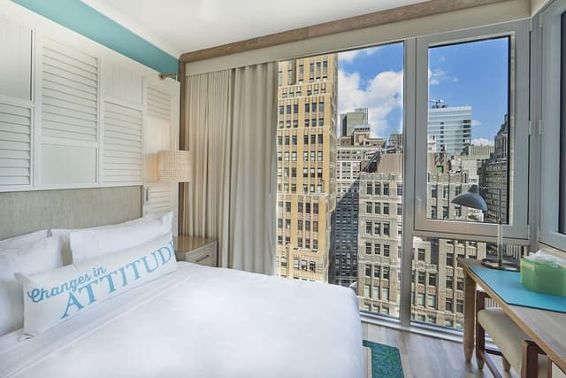 Deluxe Room, 1 King Bed (Floors 15th-23rd)