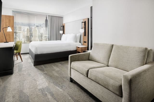 Executive Room, 1 King Bed, City View