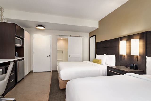 Studio, 2 Queen Beds (Hearing Accessible)