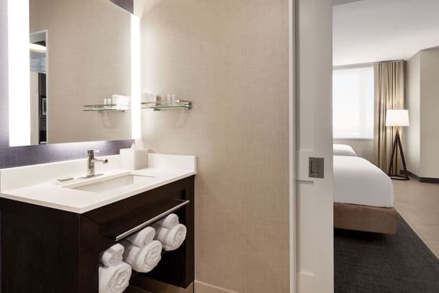 Studio, 2 Queen Beds (Hearing Accessible)