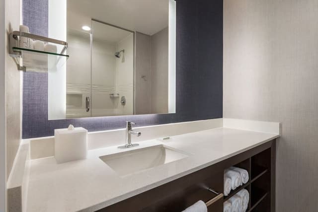 Studio, 2 Queen Beds (Hearing Accessible)